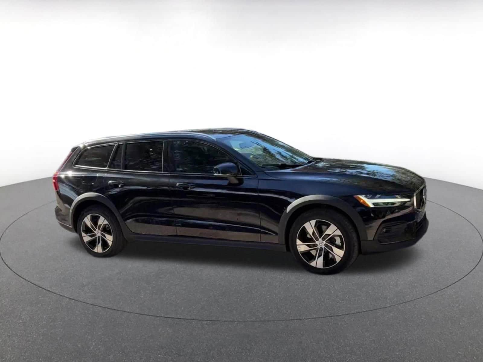 Thumbnail: 2025 Volvo S60 - 2