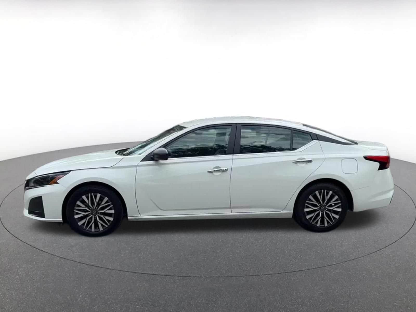 Thumbnail: 2025 Nissan Altima - 8