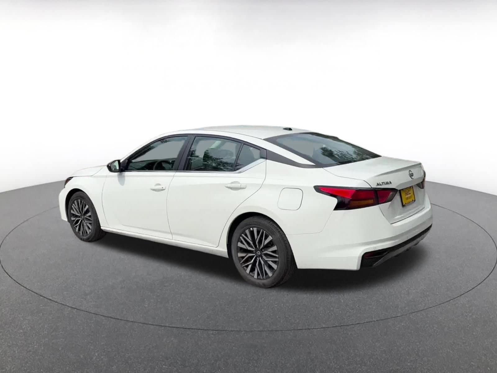 Thumbnail: 2026 Nissan Altima - 9