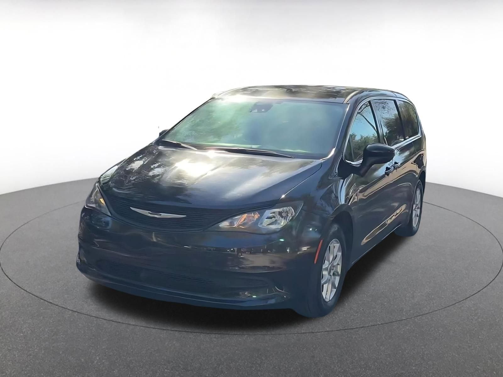 Thumbnail: 2023 Chrysler Voyager - 7