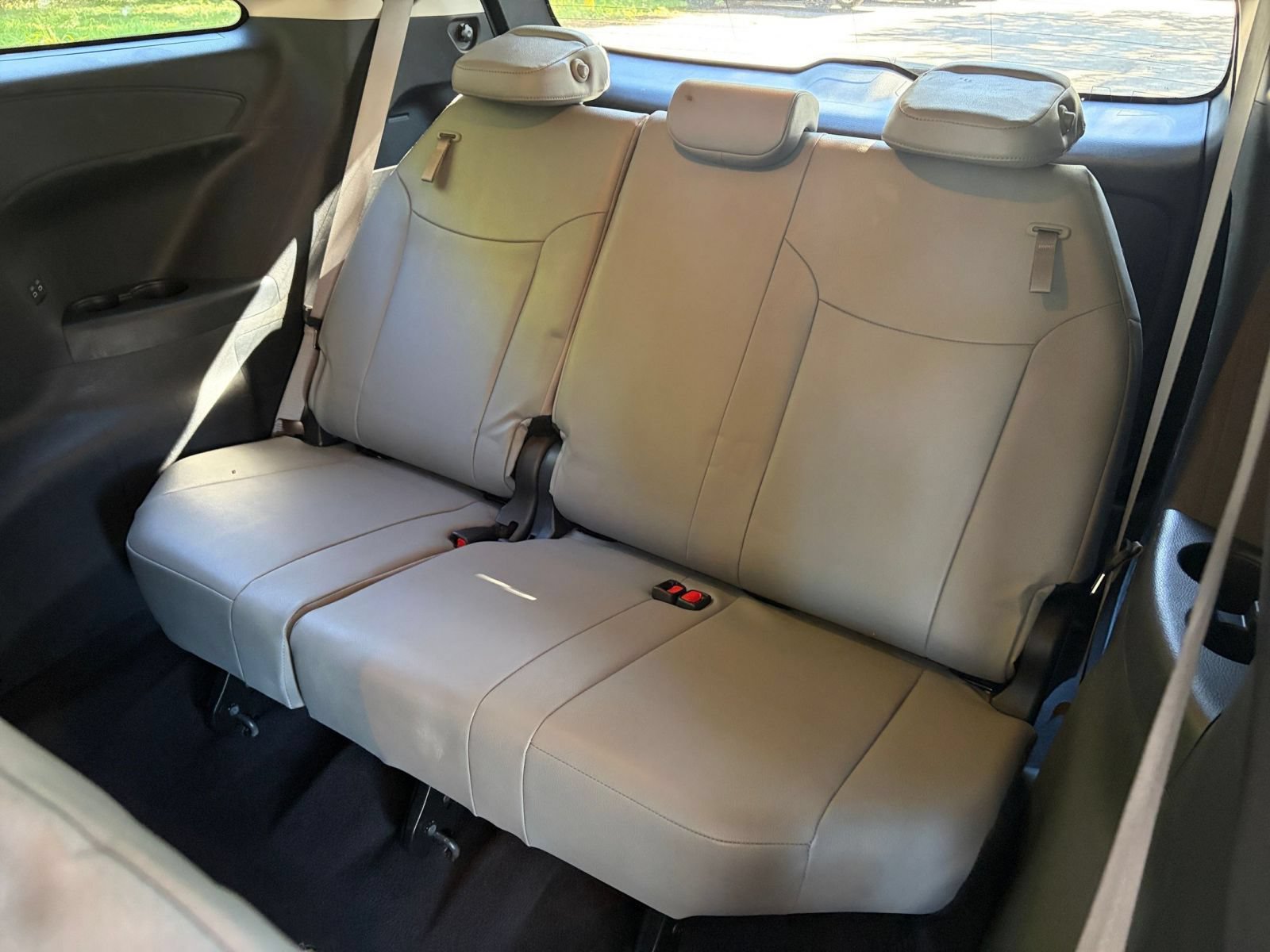 Thumbnail: 2025 Toyota Sienna - 31