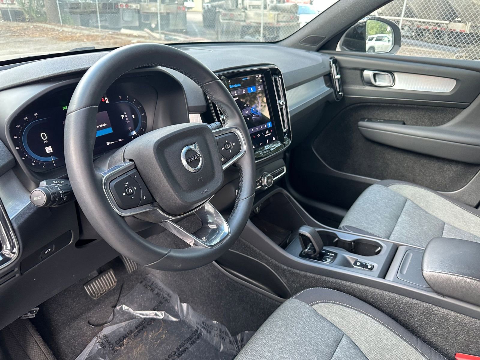 Thumbnail: 2024 Volvo XC40 - 28