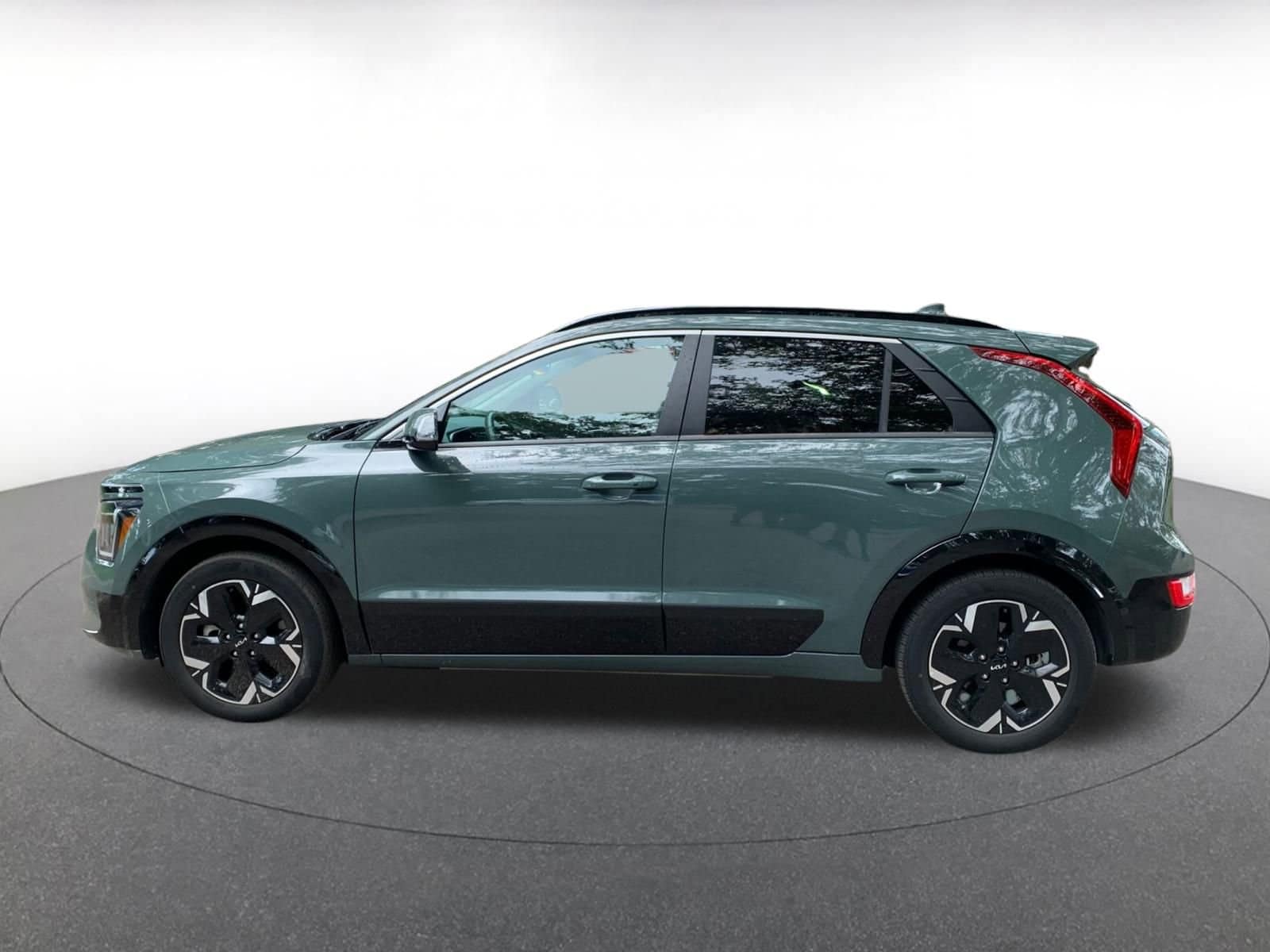 Thumbnail: 2023 Kia Niro - 4