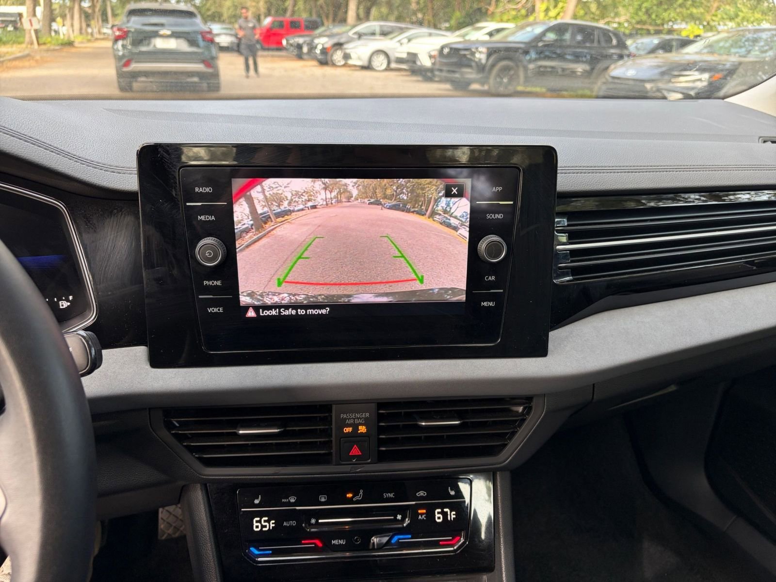 Thumbnail: 2025 Volkswagen Jetta - 17