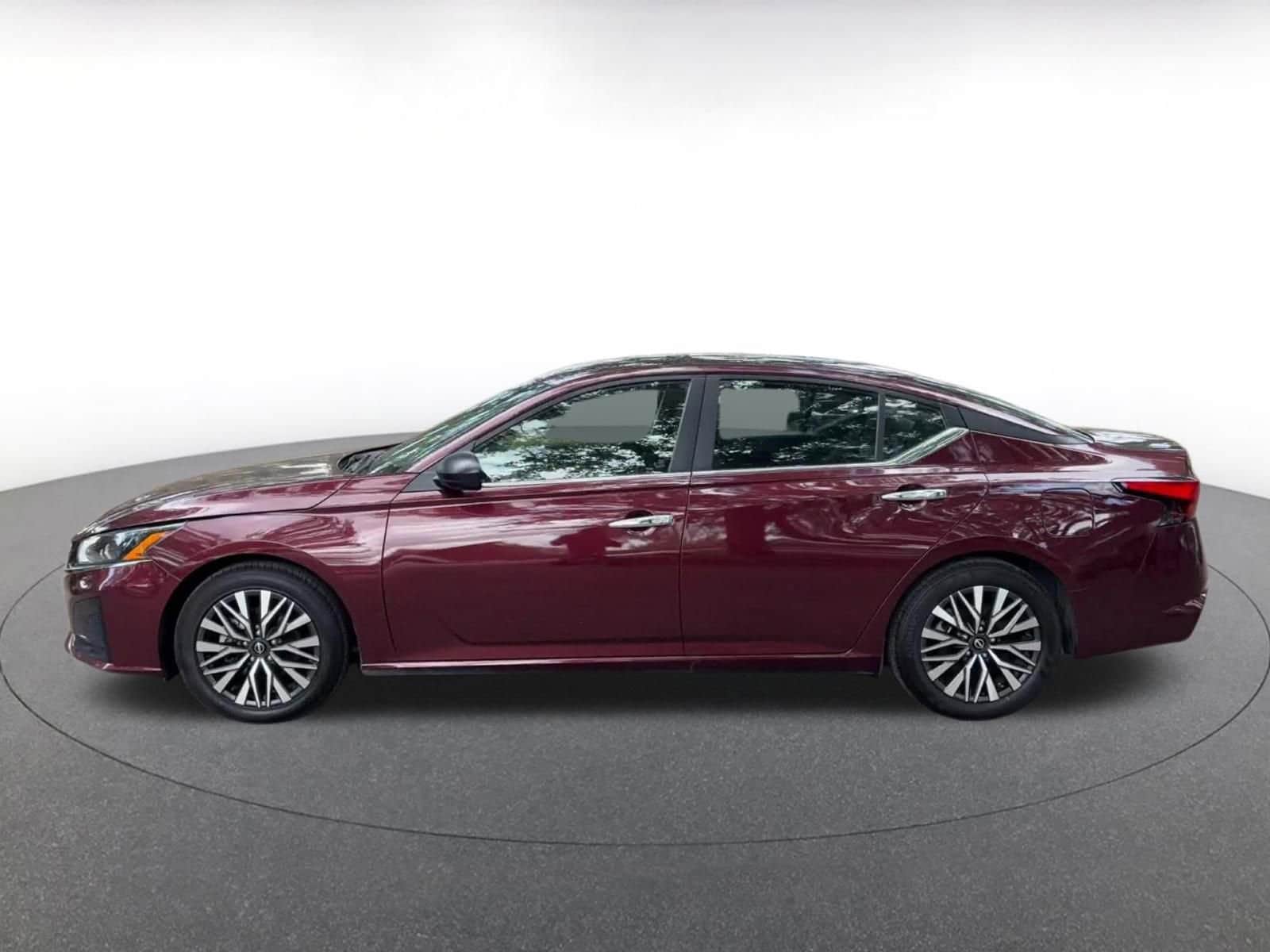 Thumbnail: 2024 Nissan Altima - 9