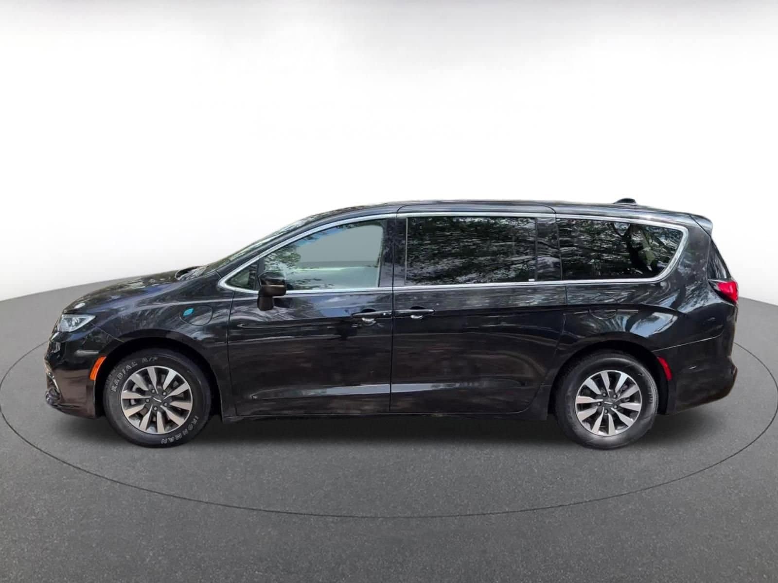 Thumbnail: 2023 Chrysler Pacifica - 9