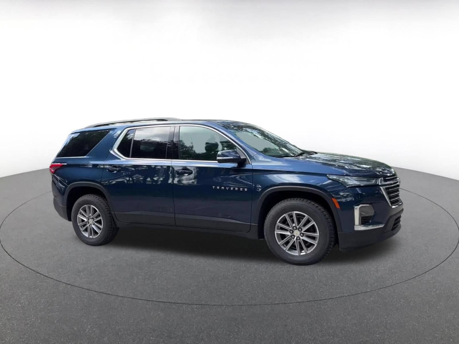 Thumbnail: 2023 Chevrolet Traverse - 2