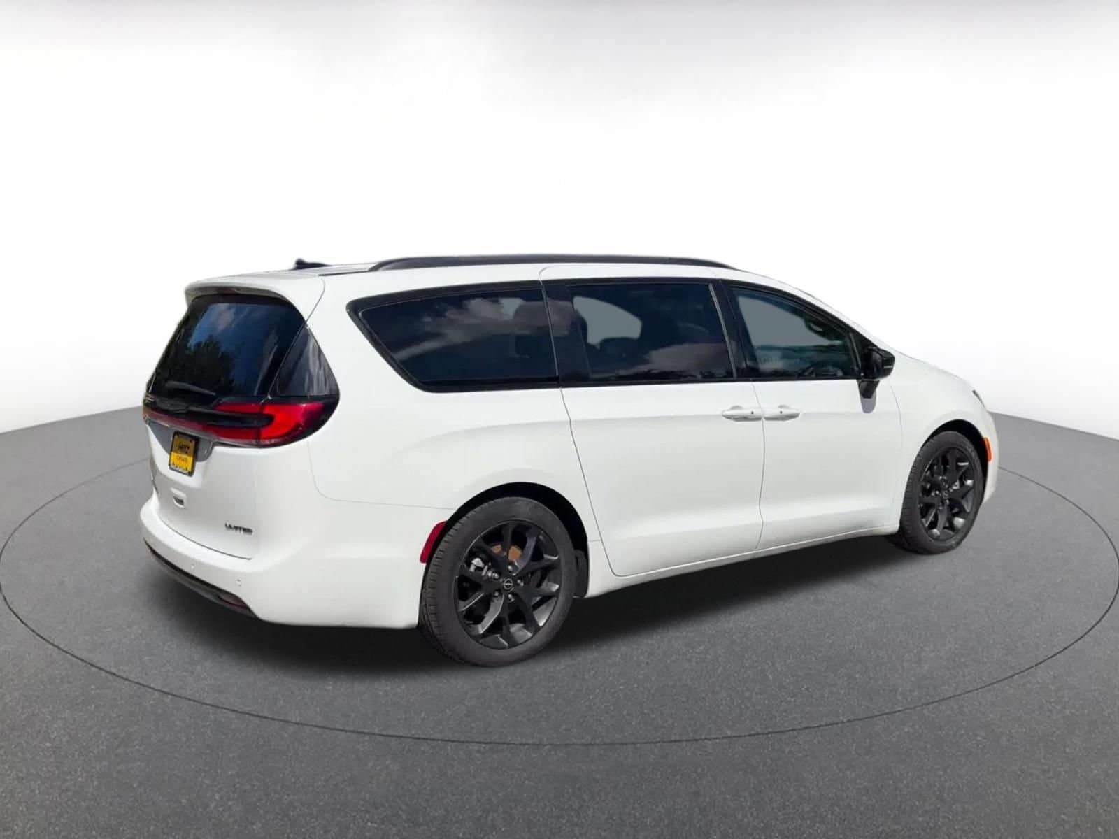 Thumbnail: 2025 Chrysler Pacifica - 14