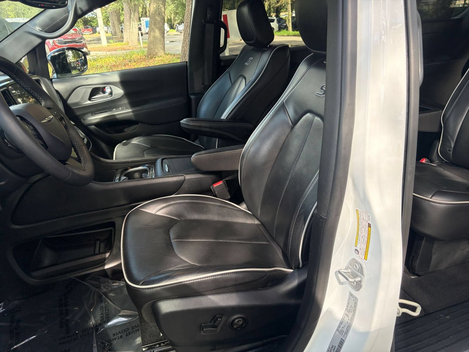 Thumbnail: 2025 Chrysler Pacifica - 30