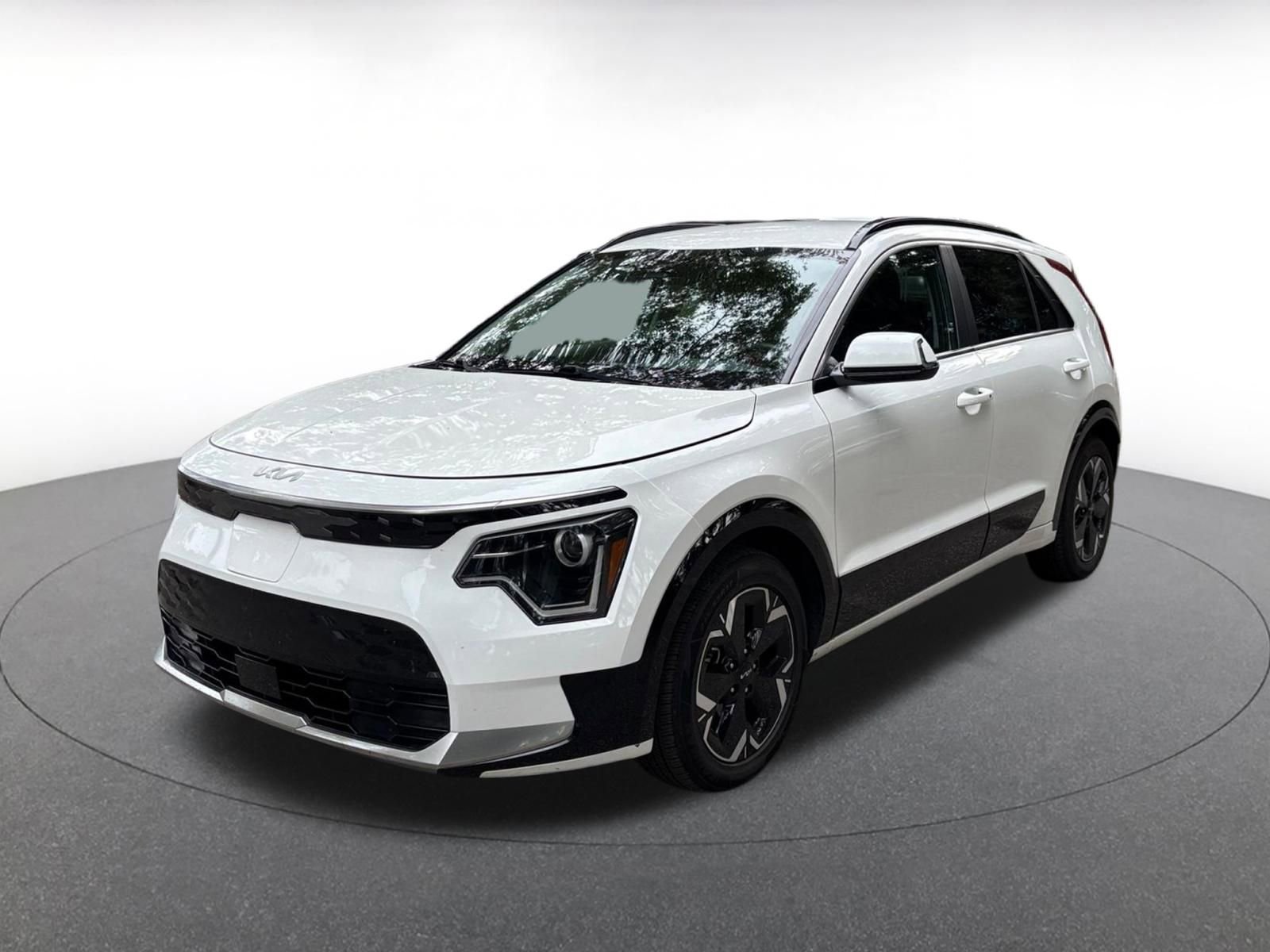 Thumbnail: 2024 Kia Niro - 3