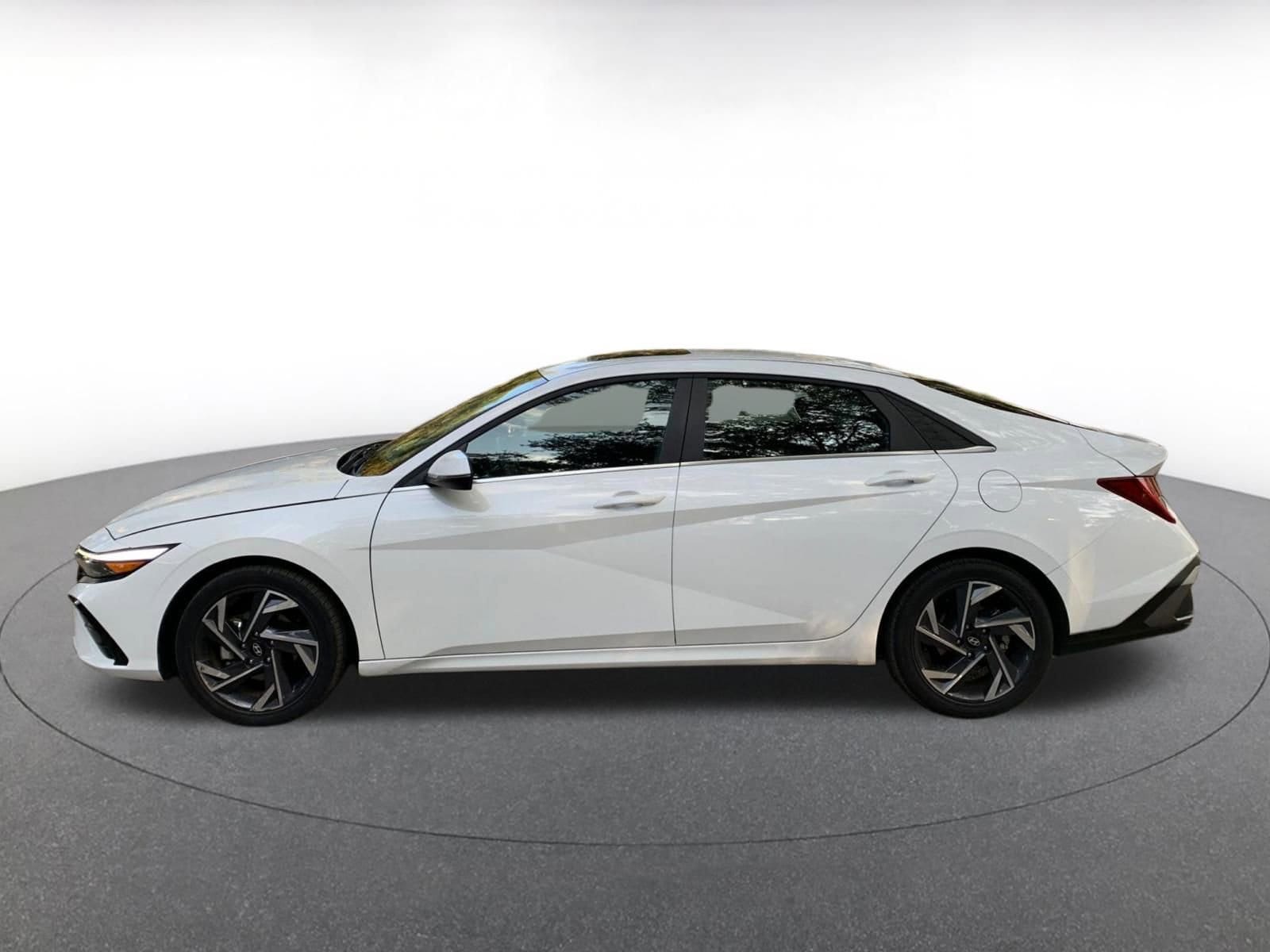 Thumbnail: 2025 Hyundai Elantra - 4