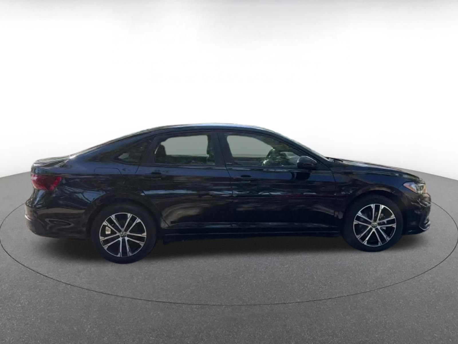 Thumbnail: 2025 Volkswagen Jetta - 16