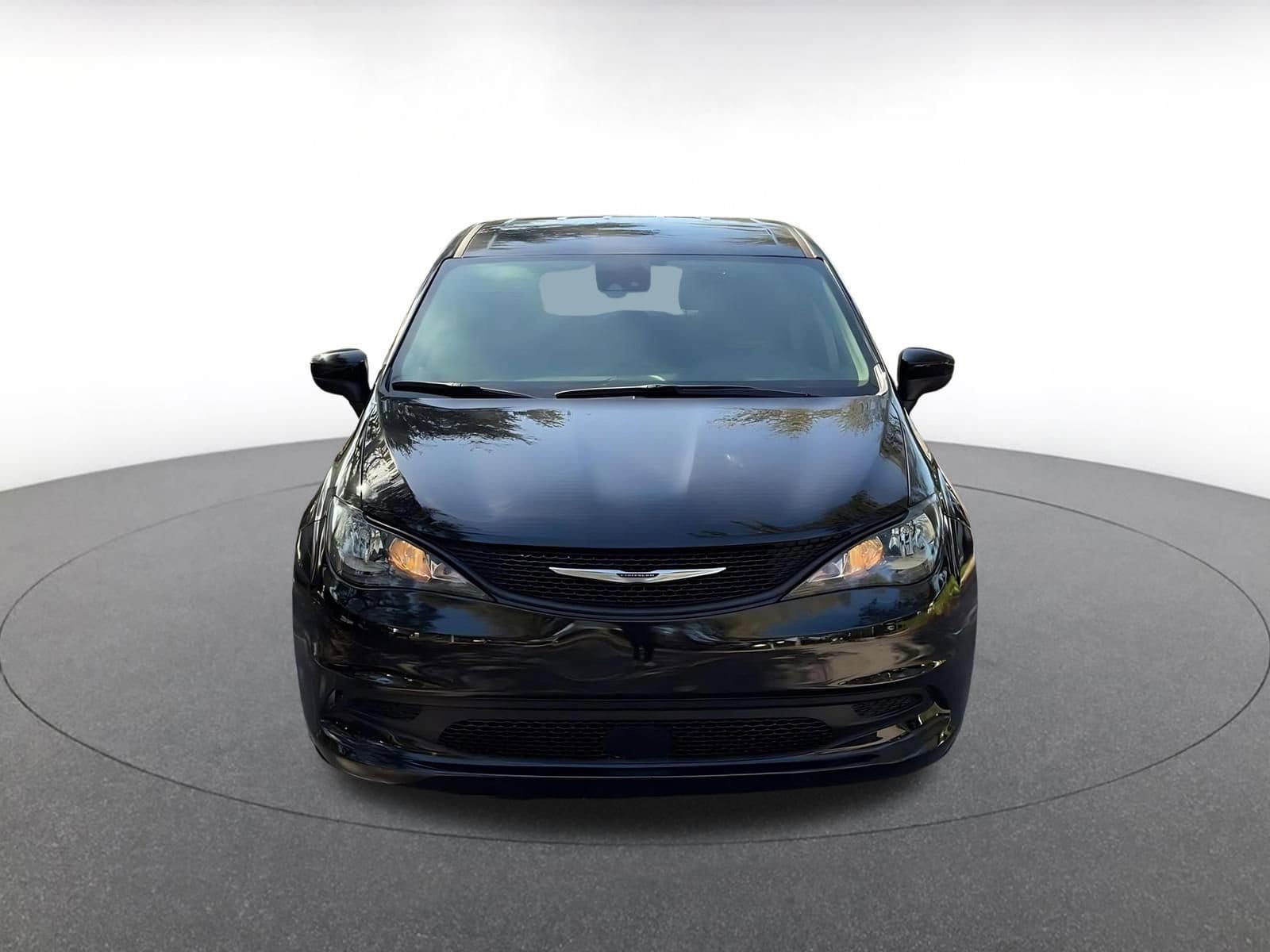 Thumbnail: 2023 Chrysler Voyager - 4