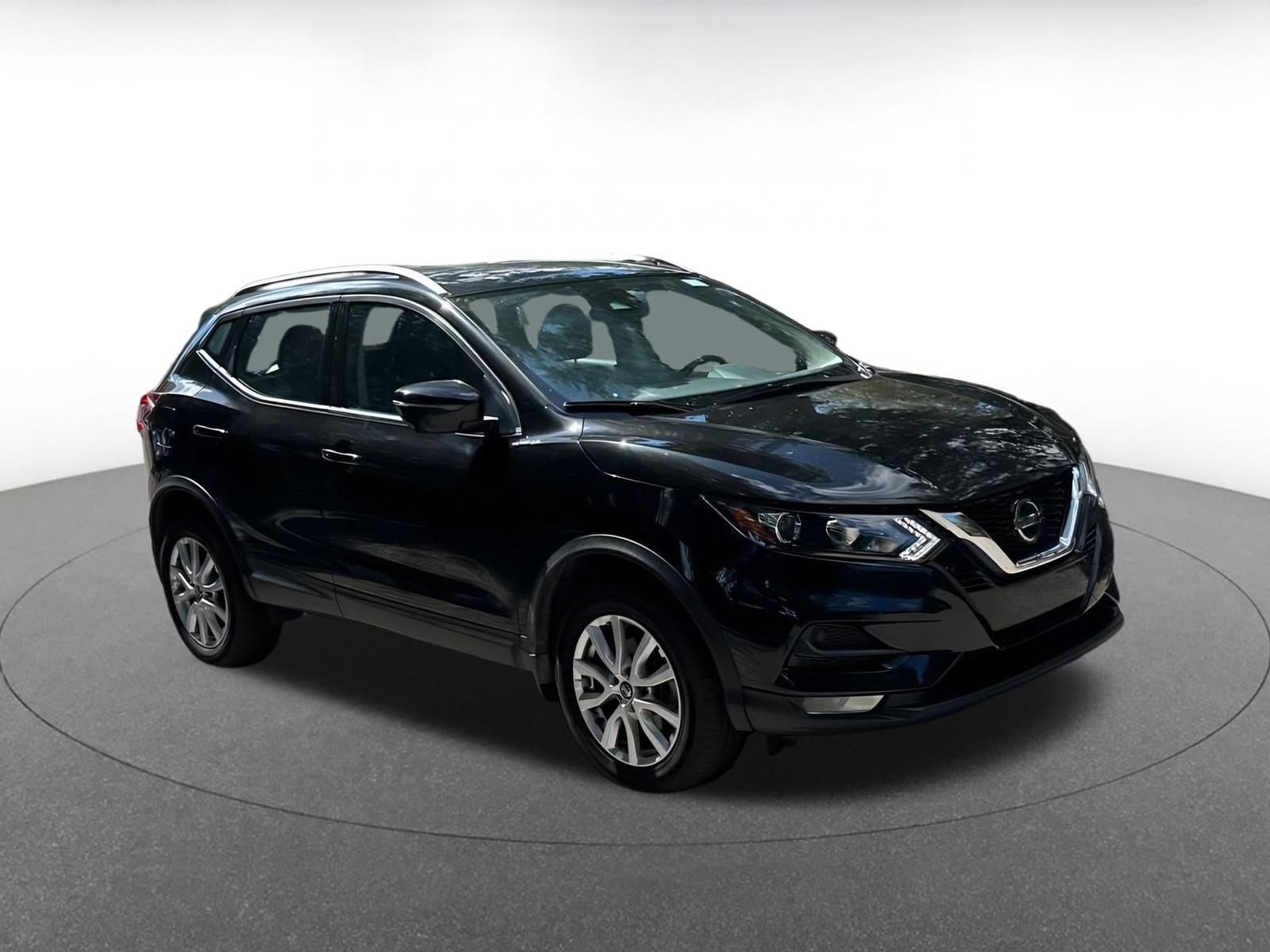 2022 Nissan Rogue Sport SV Hero Image