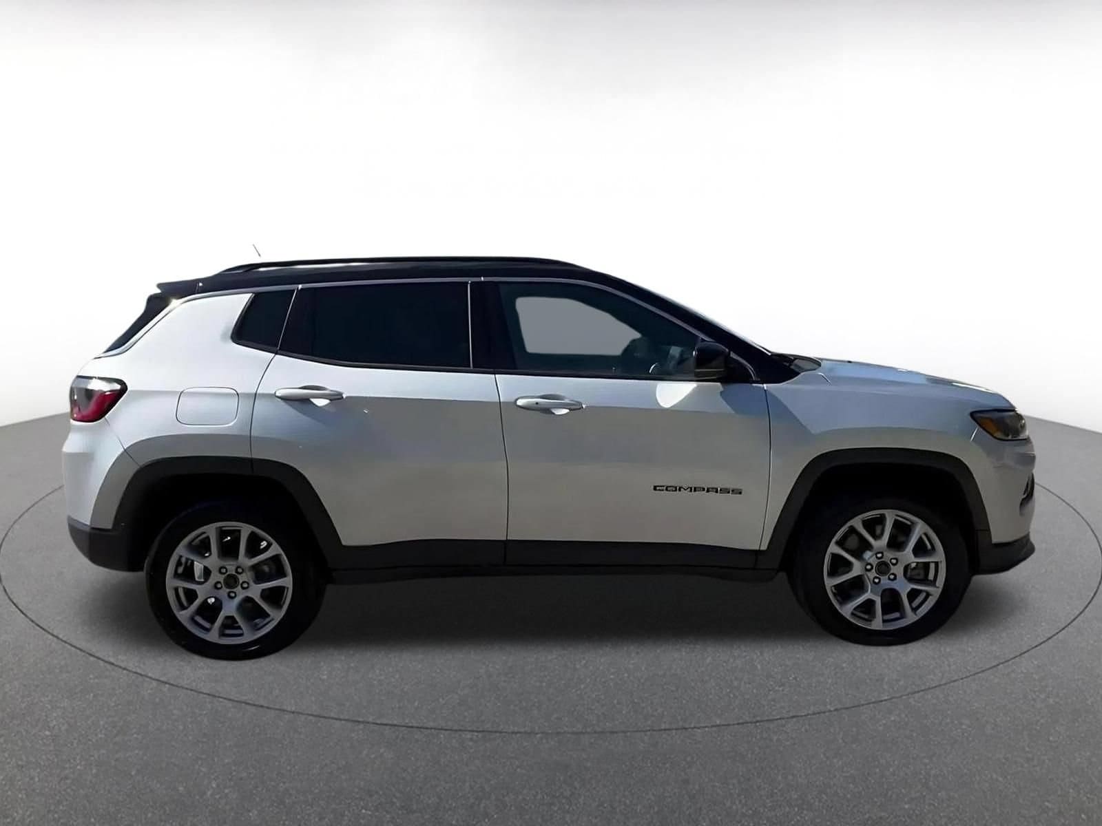 Thumbnail: 2025 Jeep Compass - 16