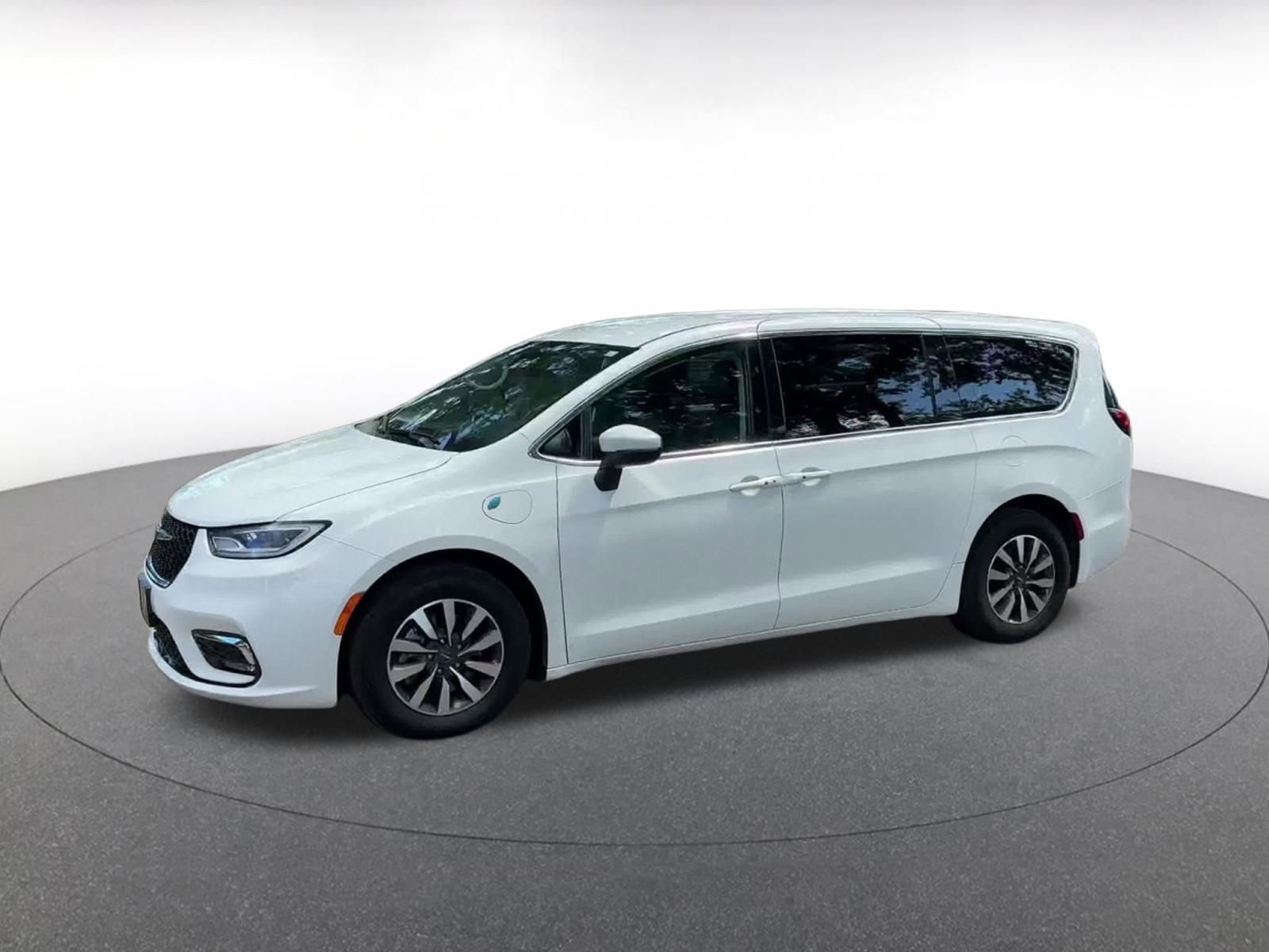 Thumbnail: 2023 Chrysler Pacifica - 7