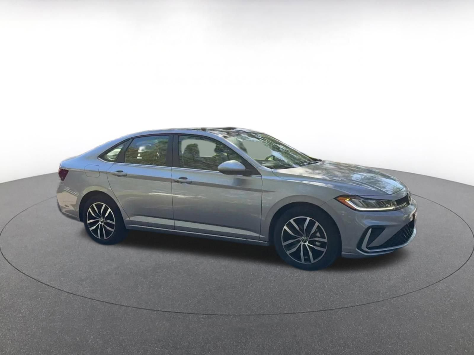 Thumbnail: 2025 Volkswagen Jetta - 2