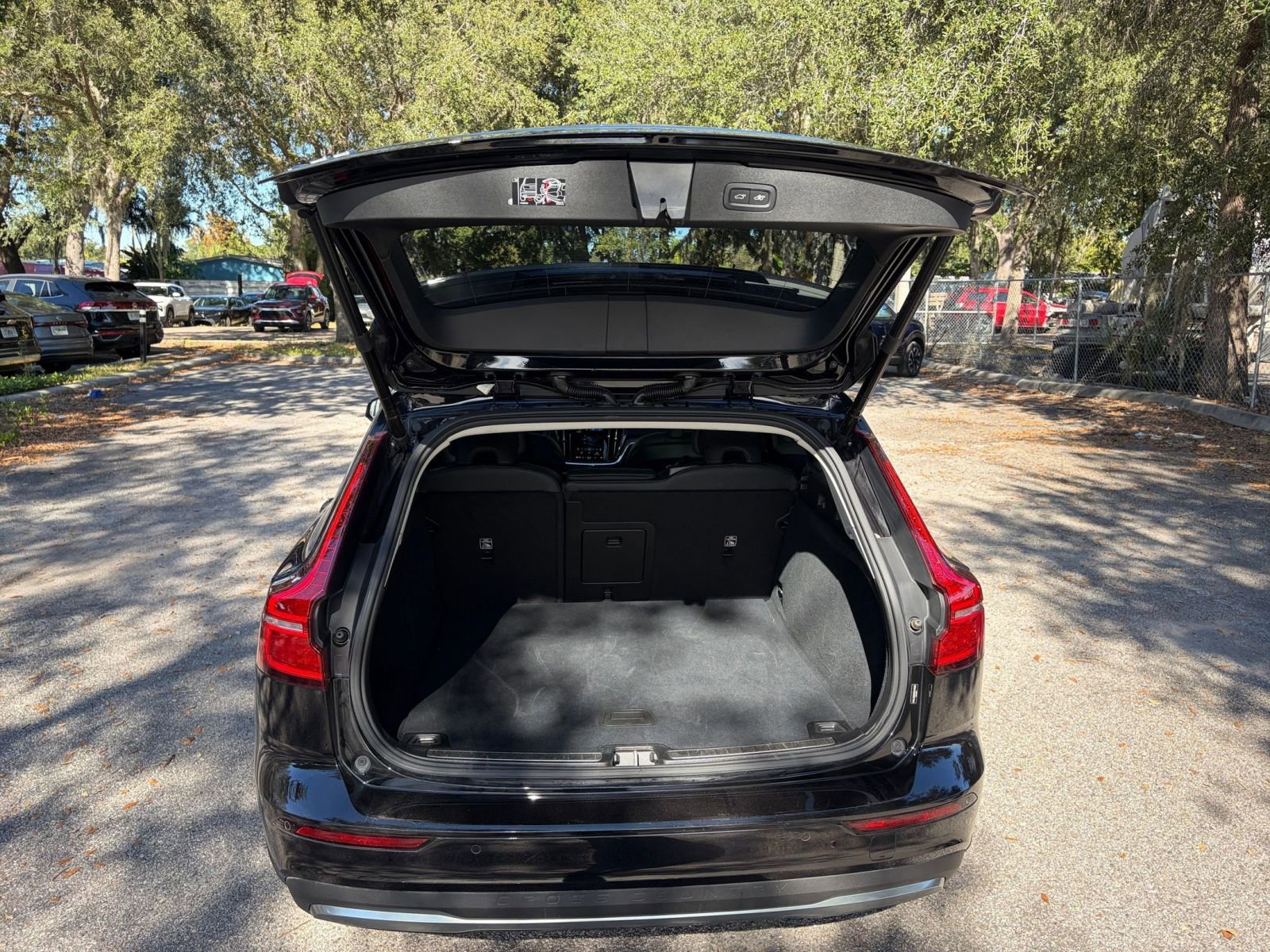 Thumbnail: 2025 Volvo S60 - 27