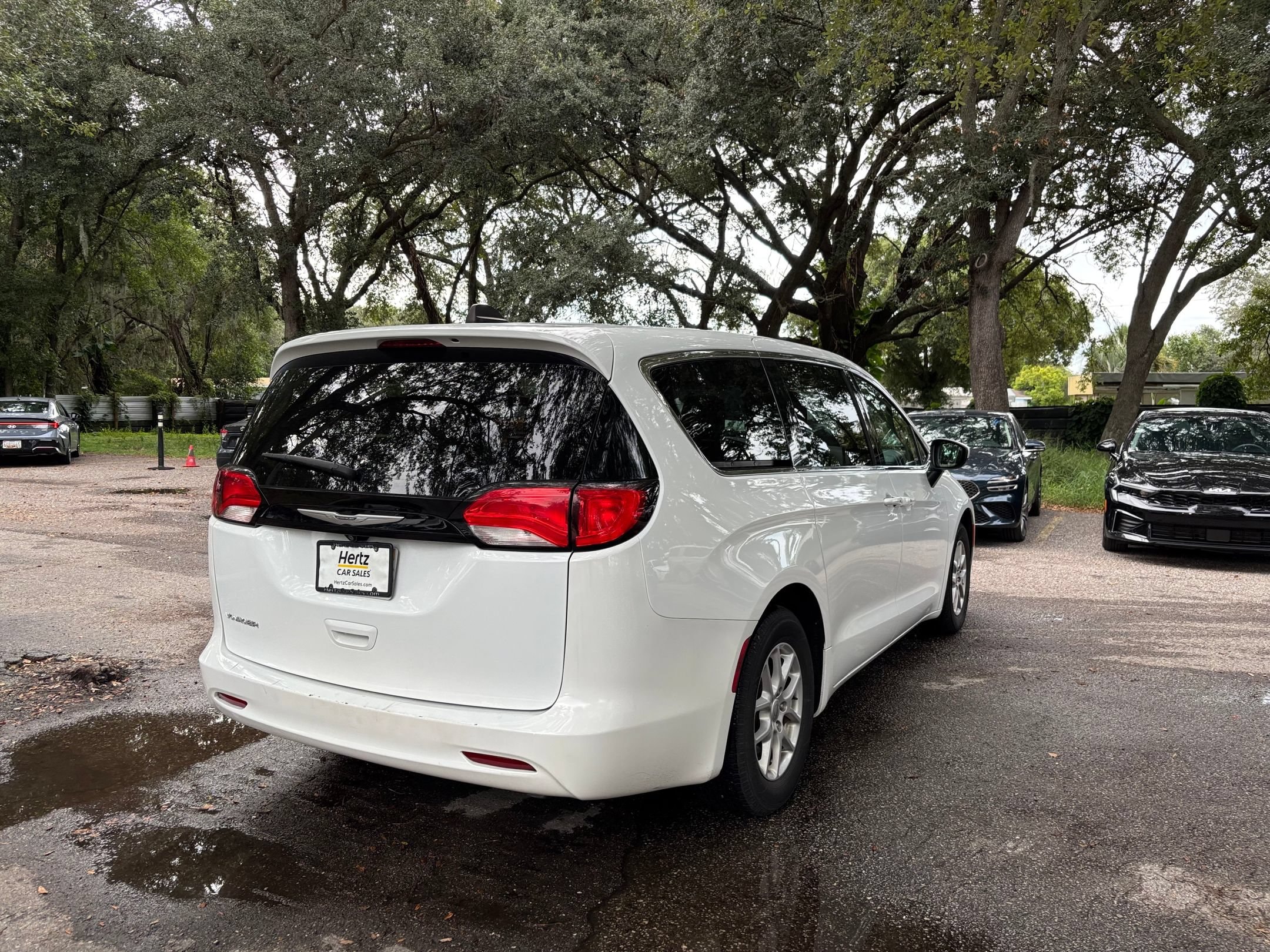 Thumbnail: 2023 Chrysler Voyager - 14