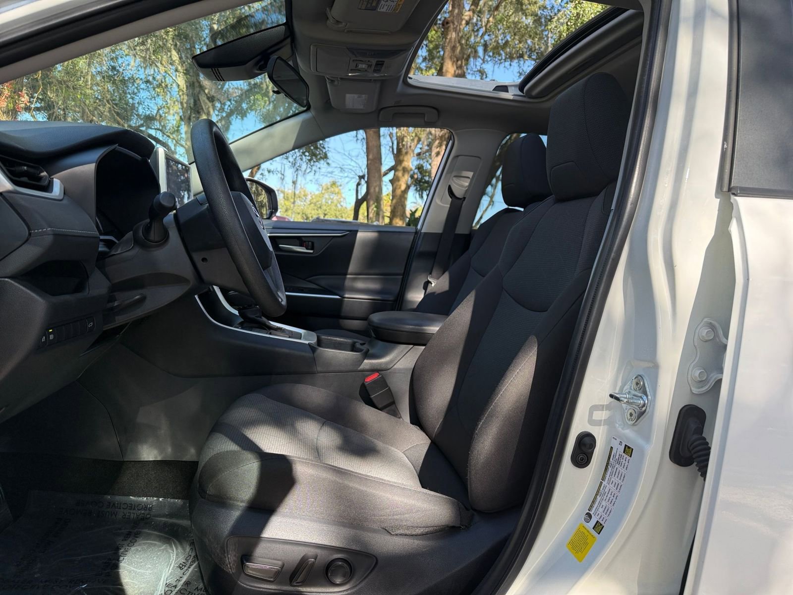 Thumbnail: 2025 Toyota RAV4 - 32