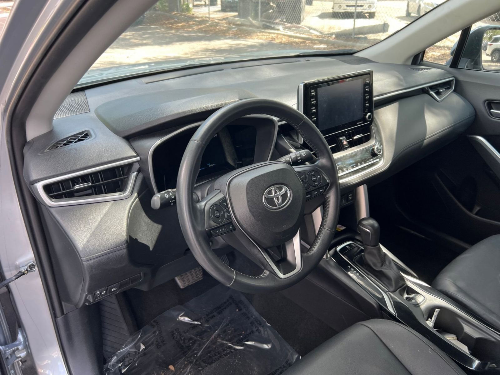 Thumbnail: 2022 Toyota Corolla Cross - 28