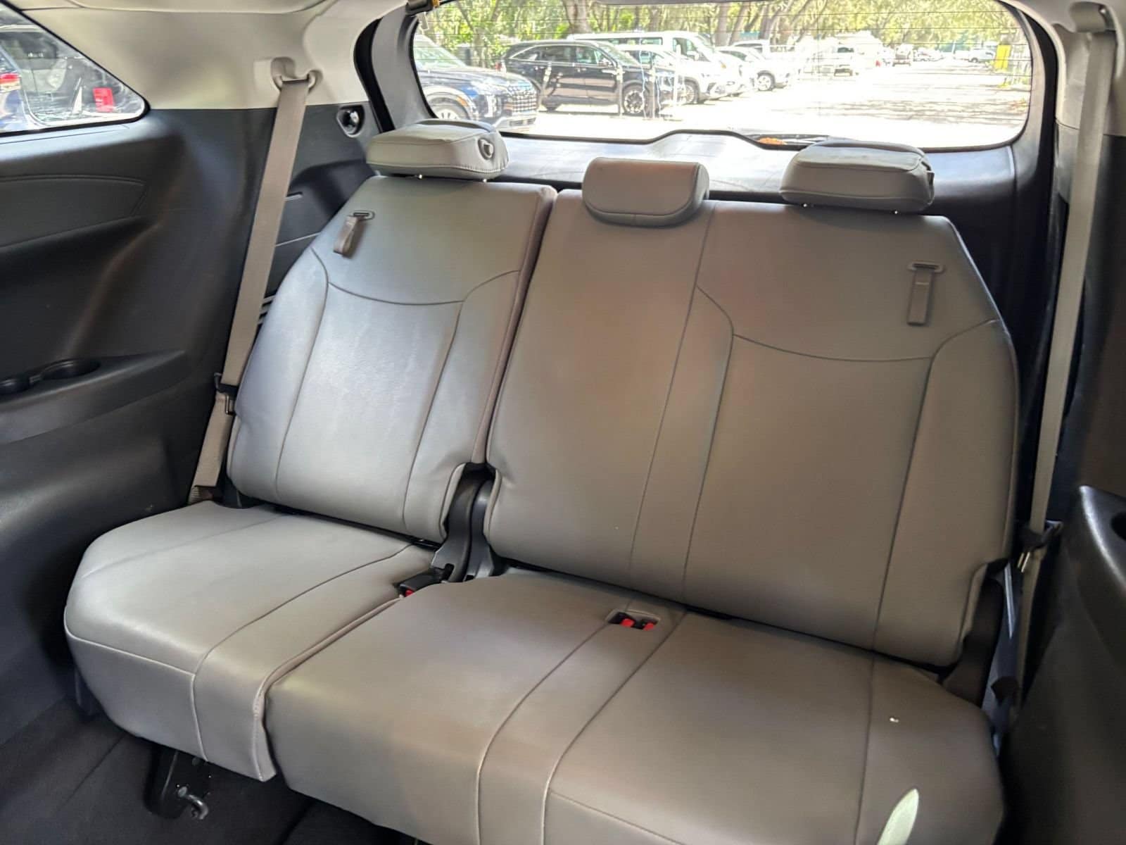 Thumbnail: 2025 Toyota Sienna - 32