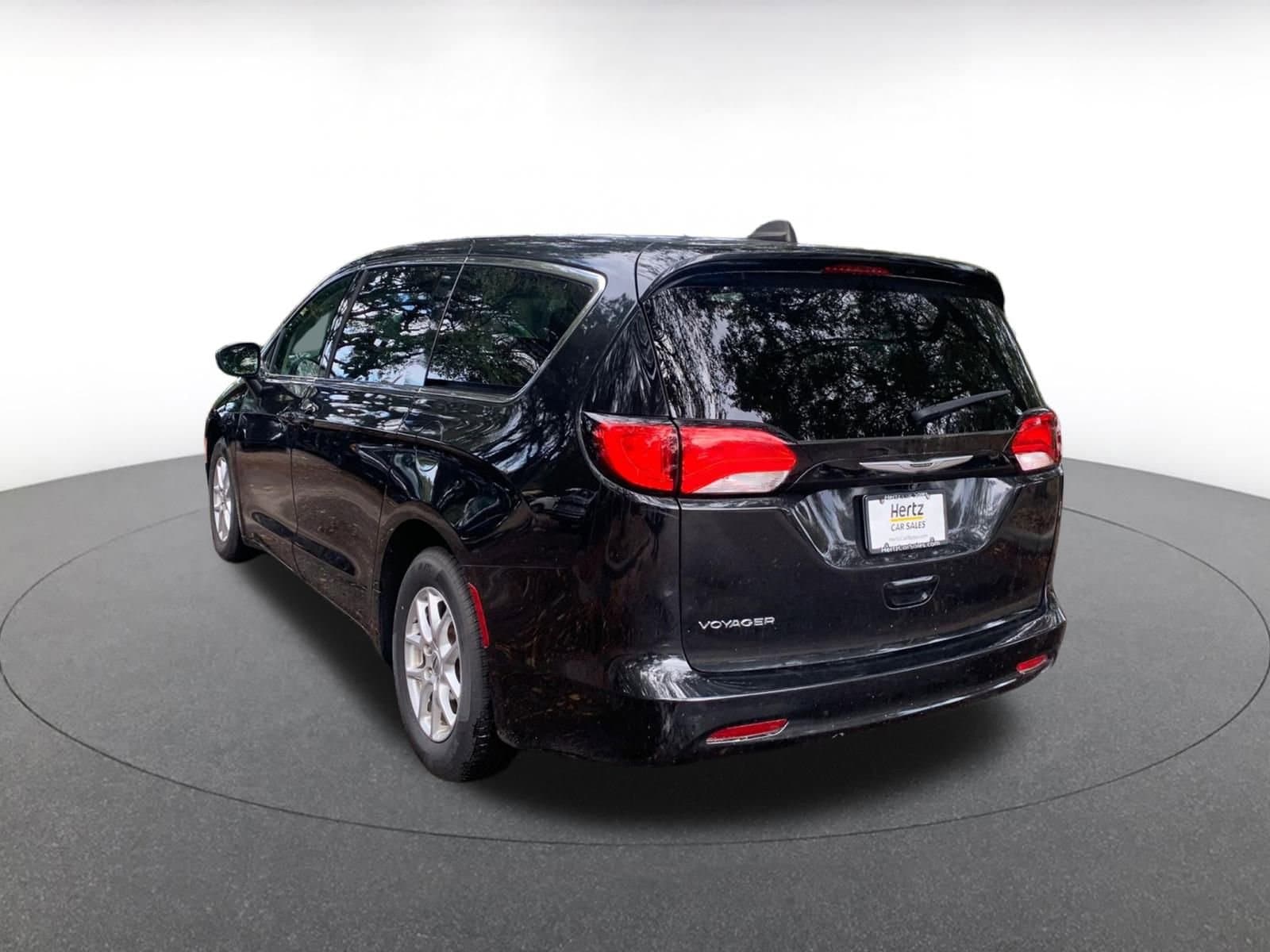 Thumbnail: 2023 Chrysler Voyager - 5