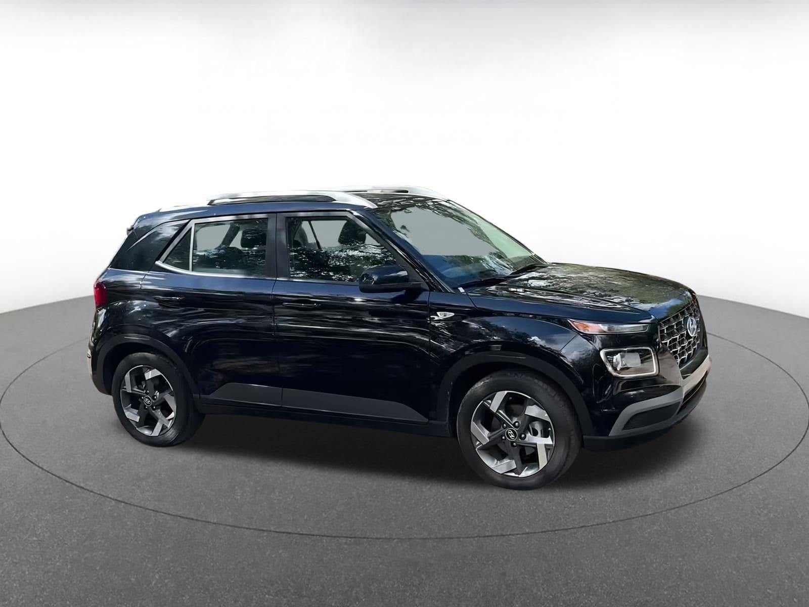 Thumbnail: 2025 Hyundai Venue - 2