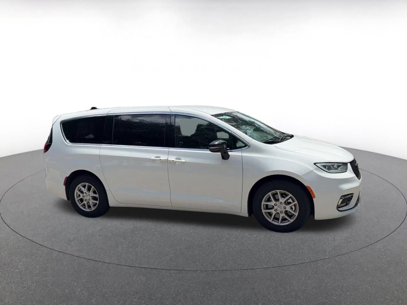 Thumbnail: 2025 Chrysler Pacifica - 2
