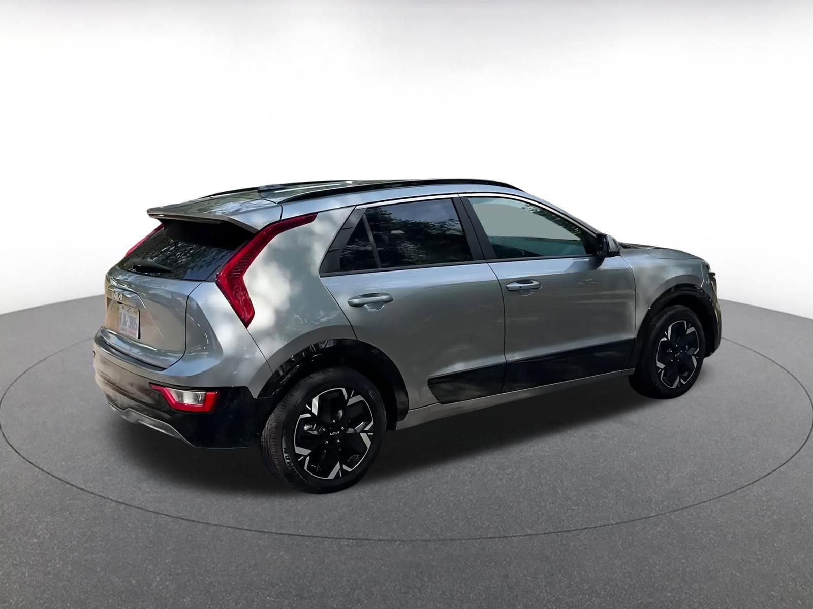 Thumbnail: 2023 Kia Niro - 15