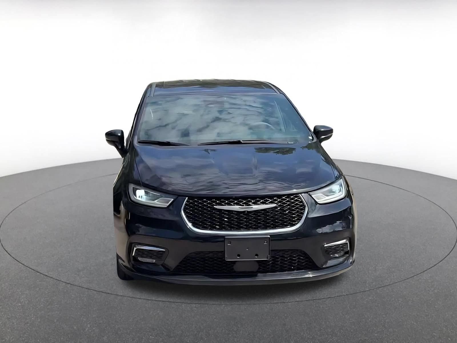 Thumbnail: 2025 Chrysler Pacifica - 4