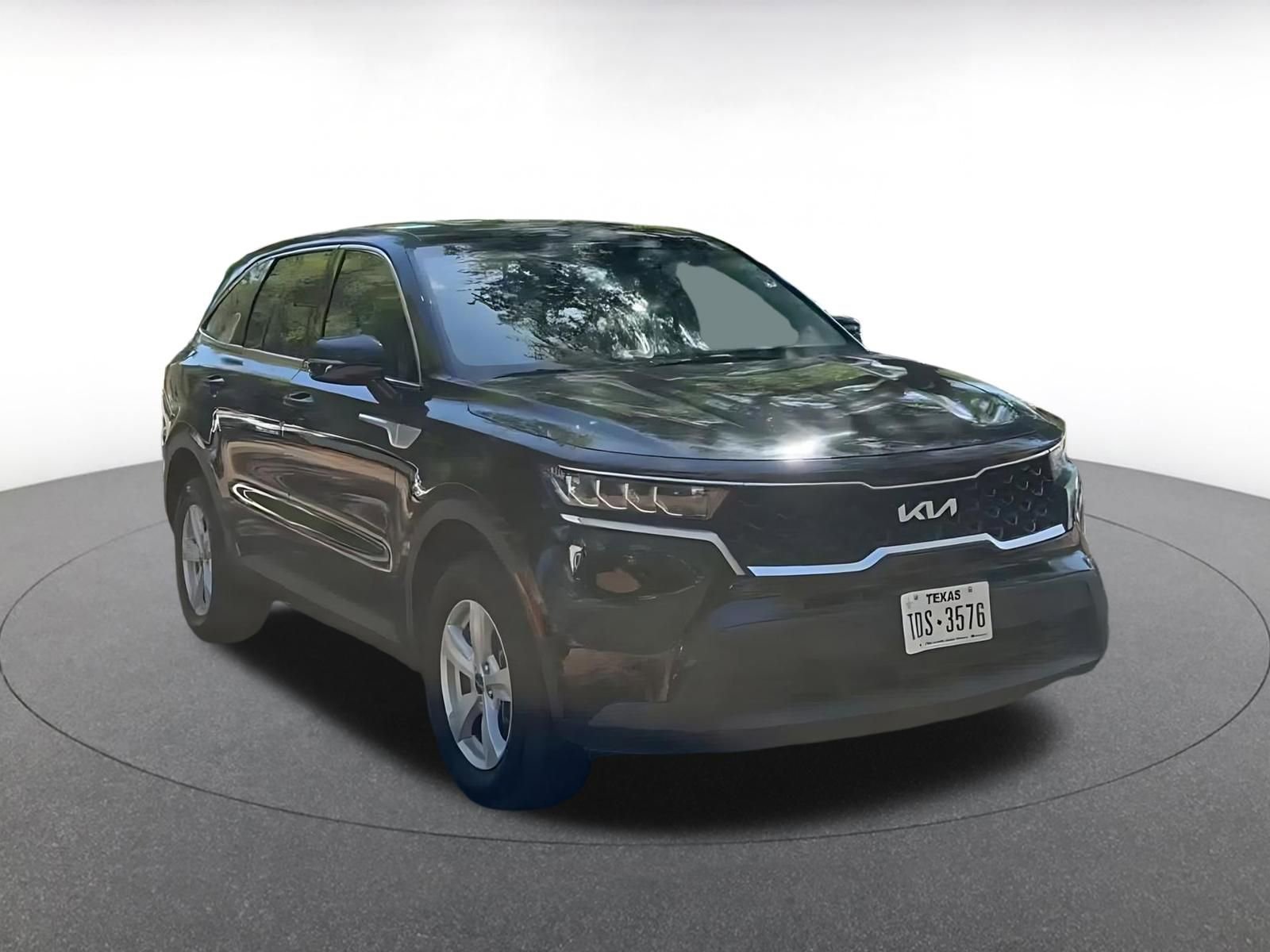 Thumbnail: 2023 Kia Sorento - 3