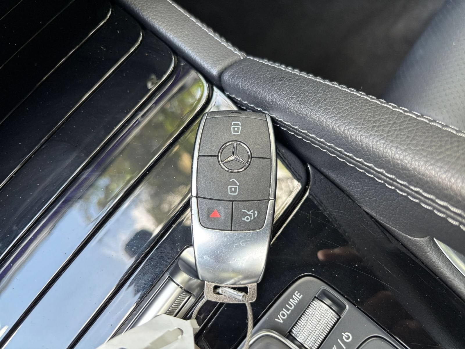 Thumbnail: 2026 Mercedes-Benz GLE - 22