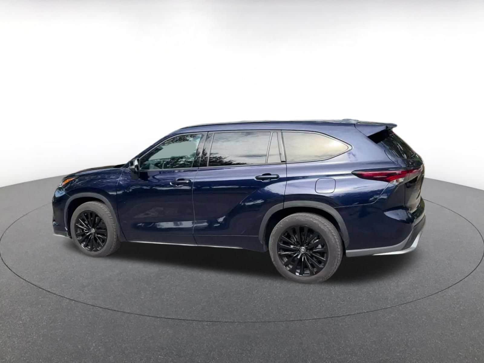 Thumbnail: 2025 Toyota Highlander - 8