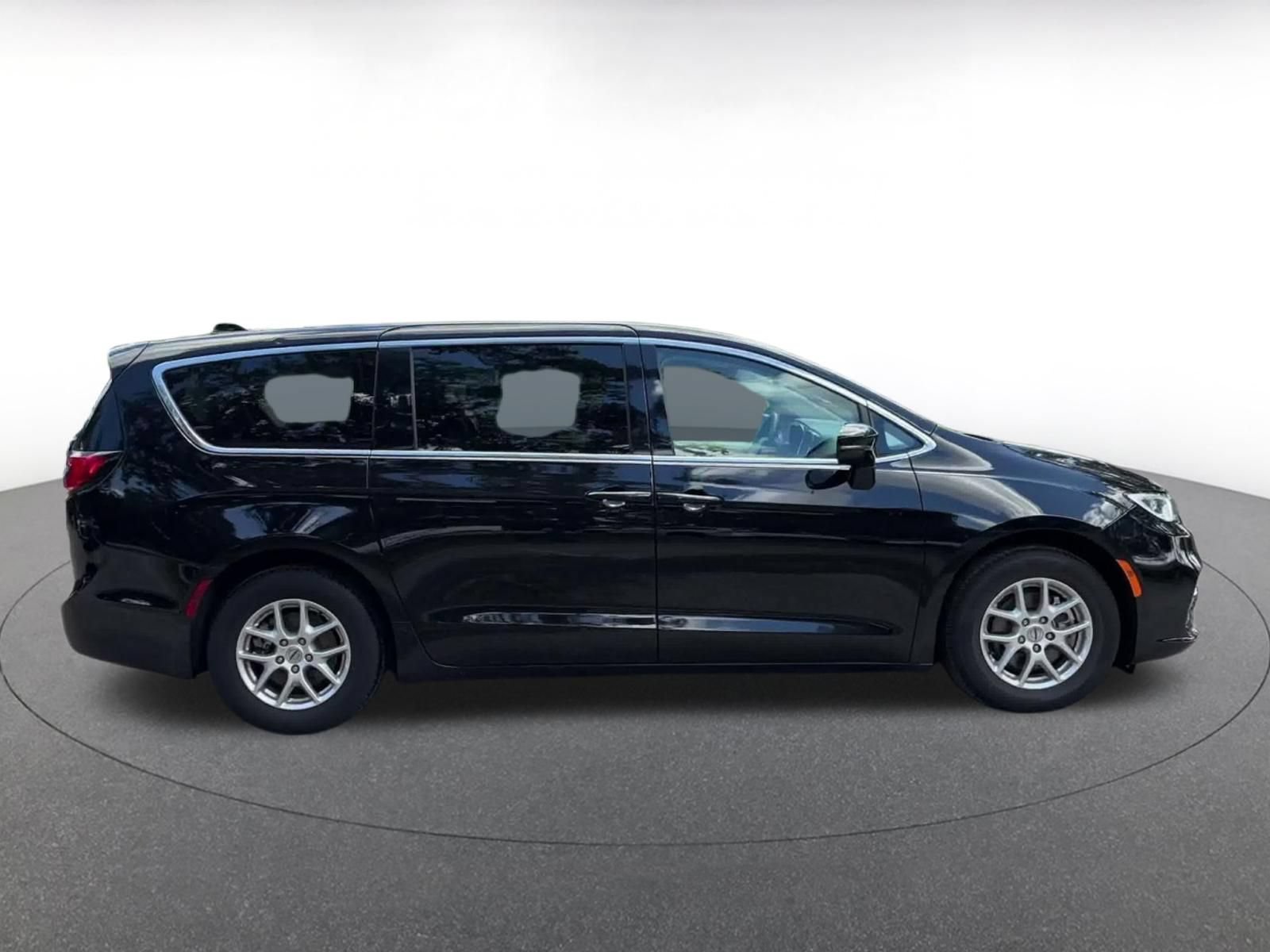 Thumbnail: 2024 Chrysler Pacifica - 15