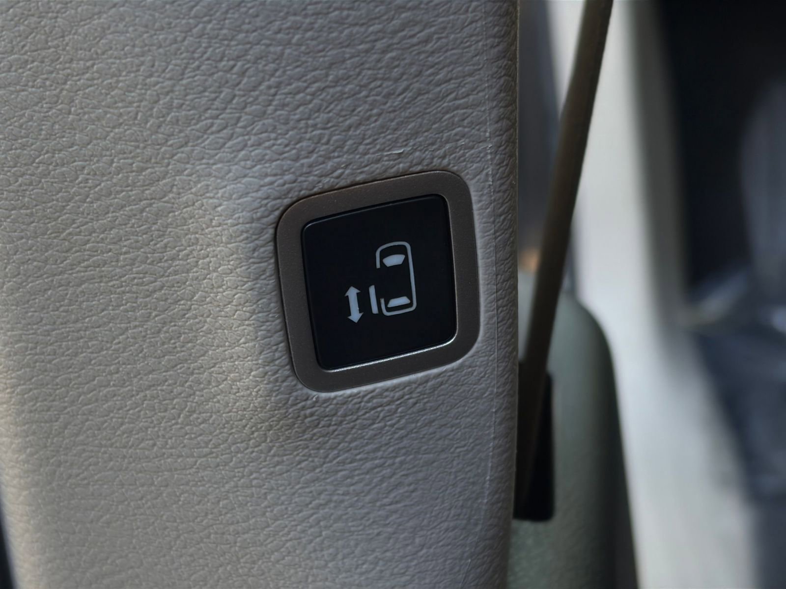 Thumbnail: 2023 Chrysler Voyager - 20