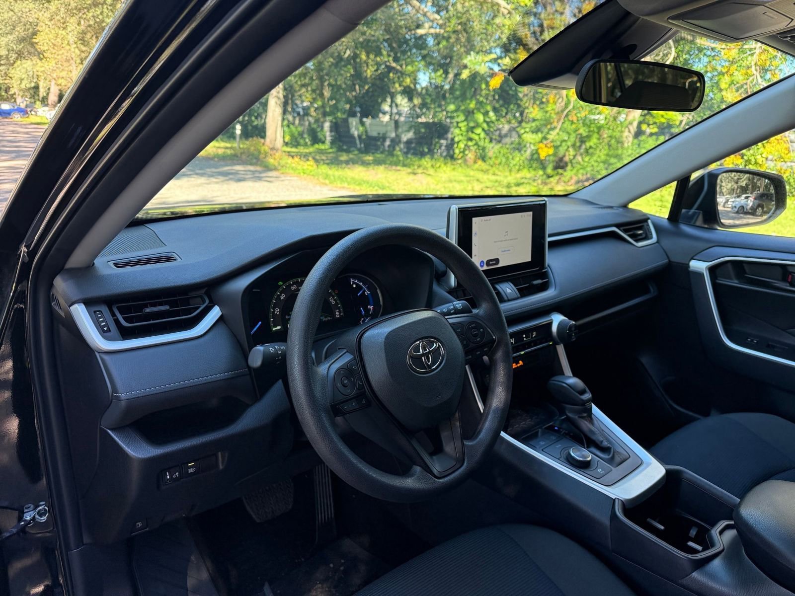 Thumbnail: 2025 Toyota RAV4 - 28