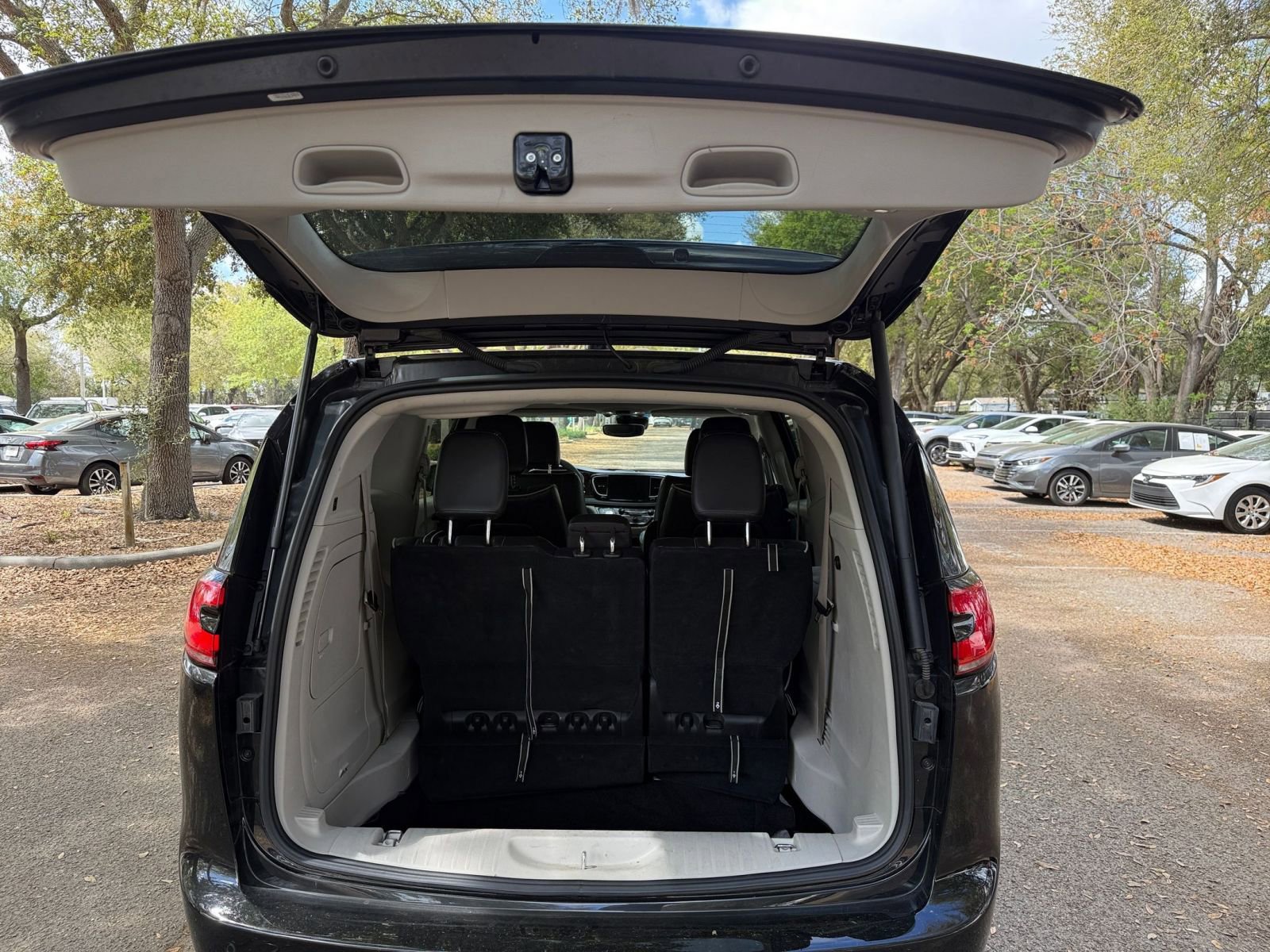 Thumbnail: 2023 Chrysler Pacifica - 29