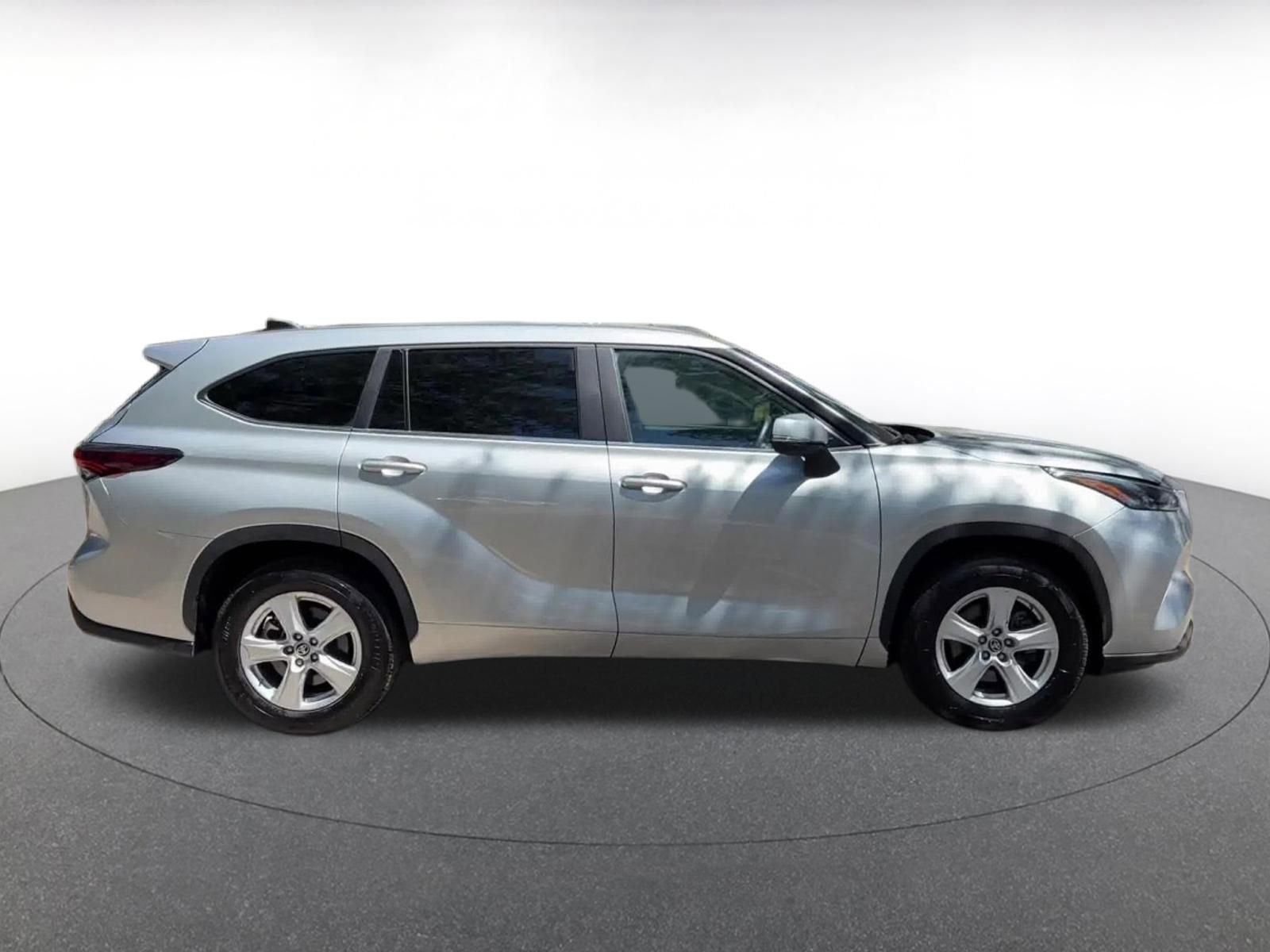 Thumbnail: 2025 Toyota Highlander - 16