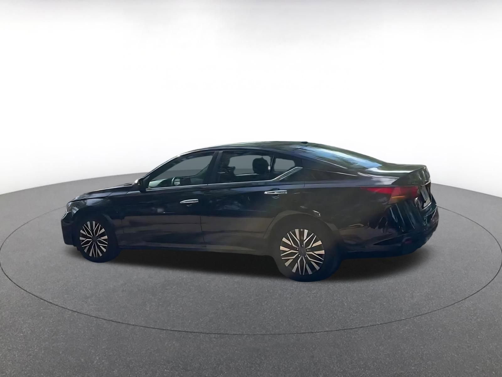 Thumbnail: 2025 Nissan Altima - 10
