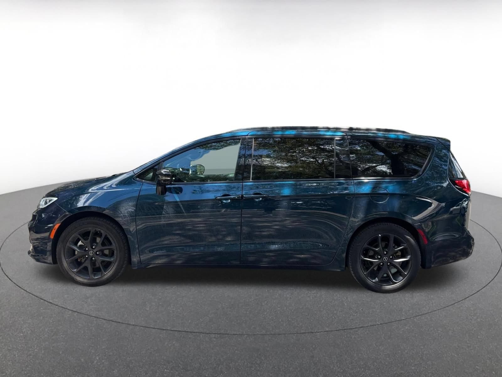 Thumbnail: 2025 Chrysler Pacifica - 4