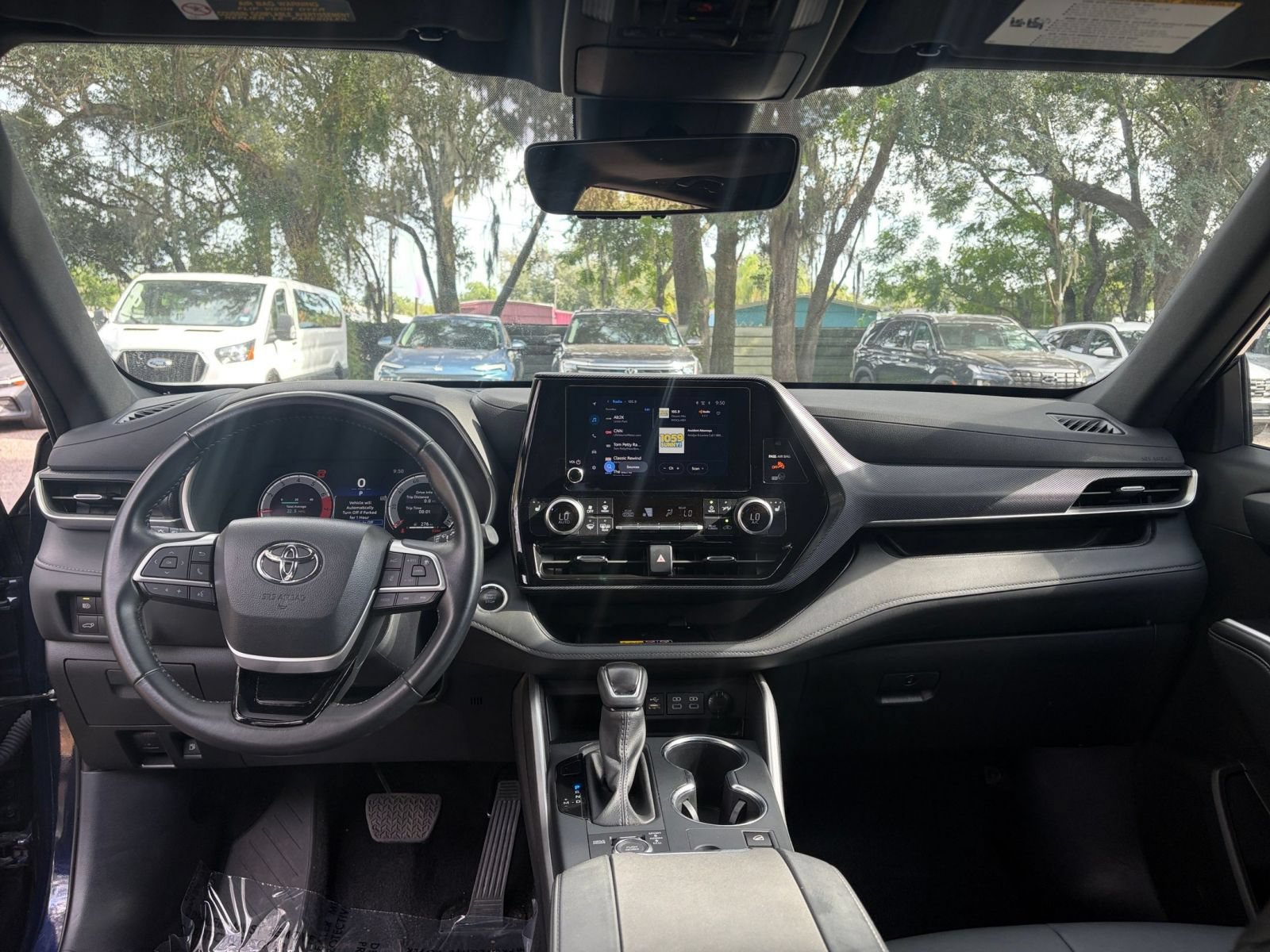 Thumbnail: 2025 Toyota Highlander - 32