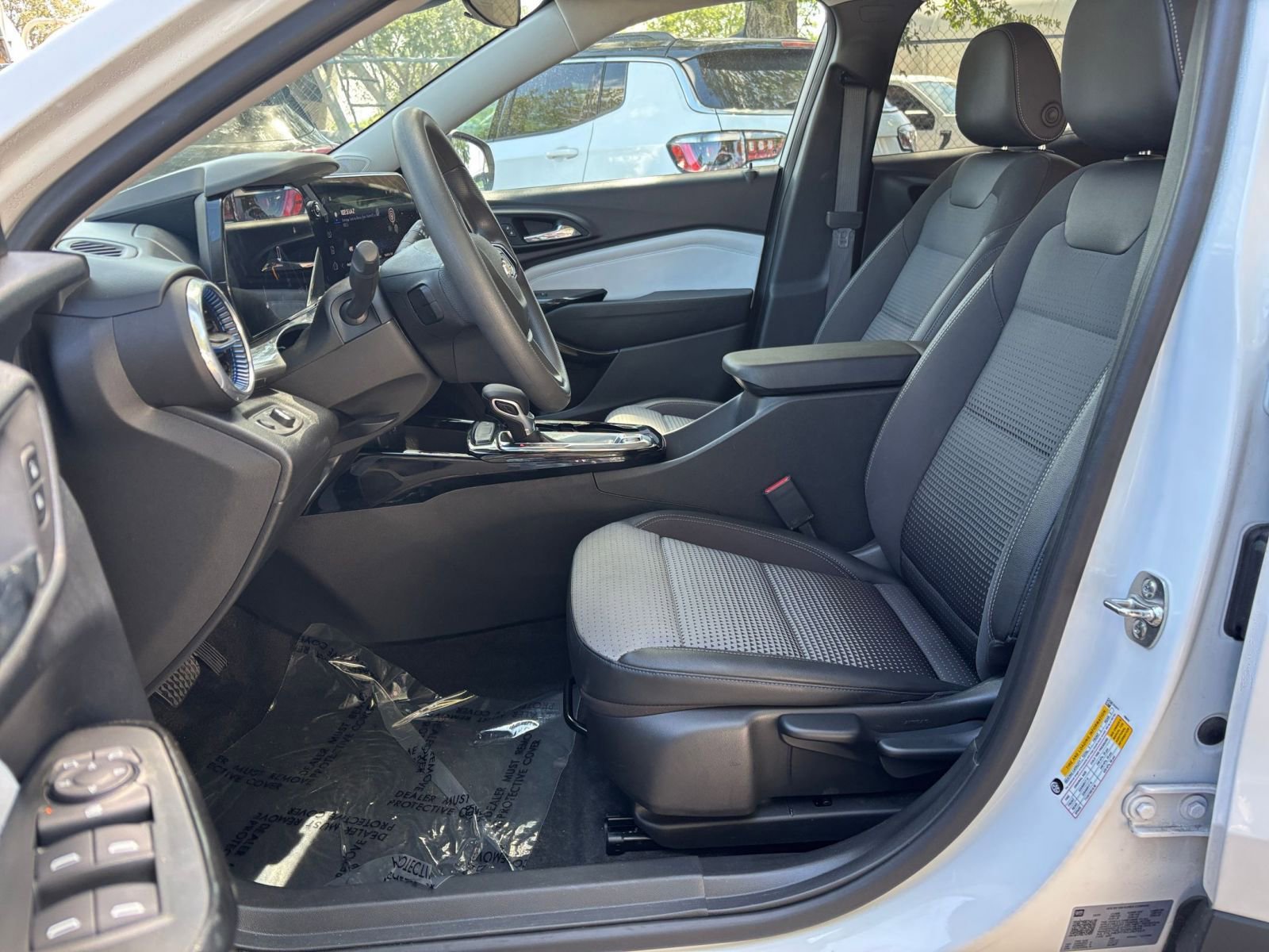 Thumbnail: 2025 Chevrolet Trax - 25