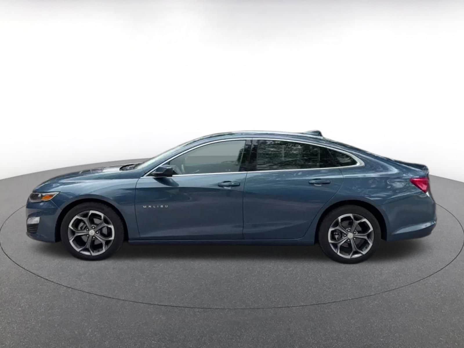 Thumbnail: 2024 Chevrolet Malibu - 9