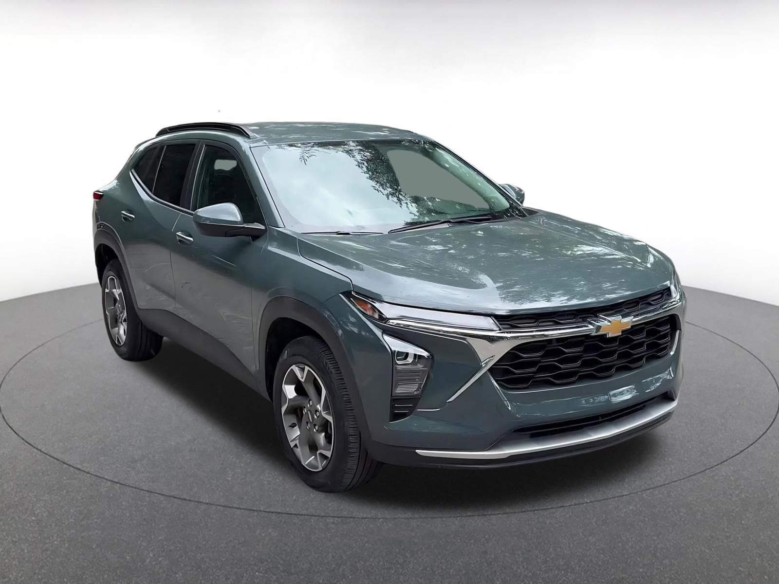 Thumbnail: 2025 Chevrolet Trax - 3