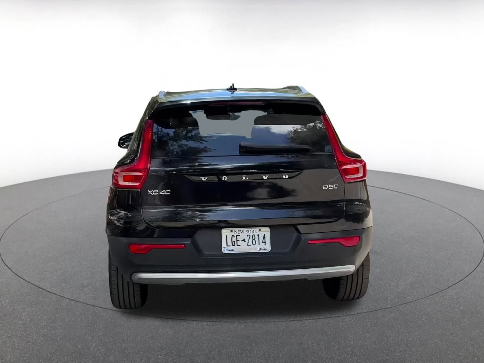 Thumbnail: 2024 Volvo XC40 - 12