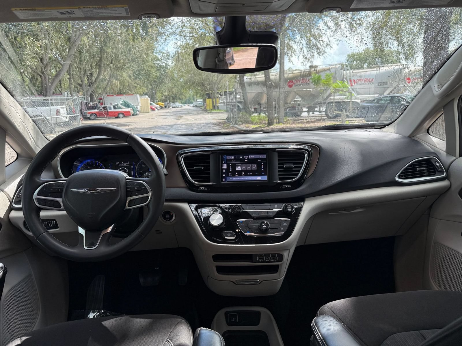 Thumbnail: 2024 Chrysler Voyager - 32