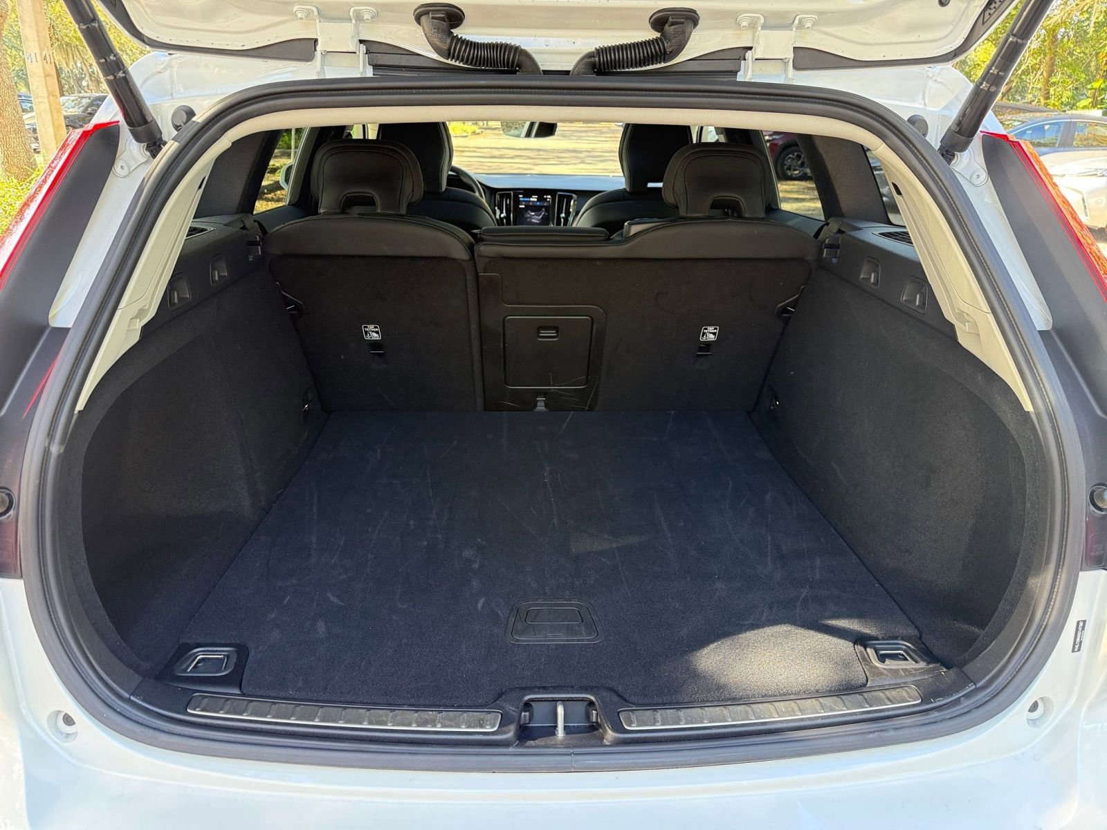 Thumbnail: 2025 Volvo S60 - 25