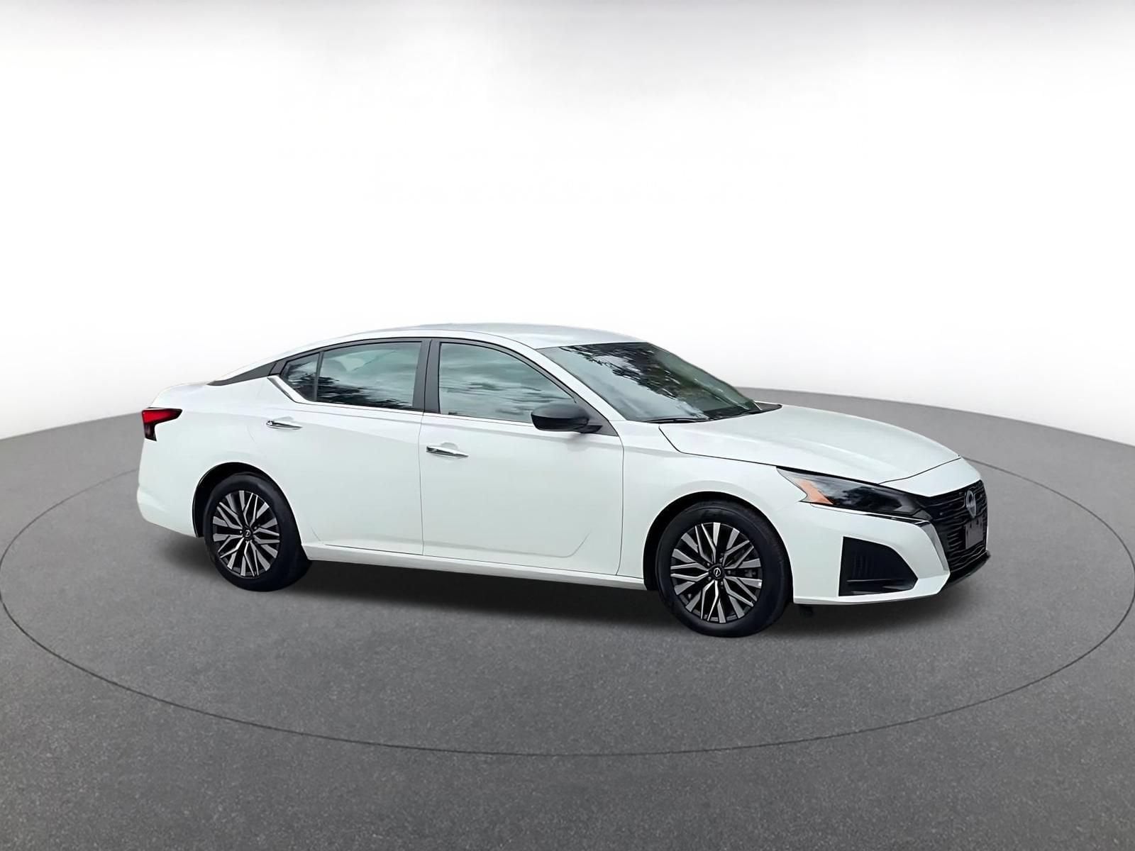 Thumbnail: 2025 Nissan Altima - 2