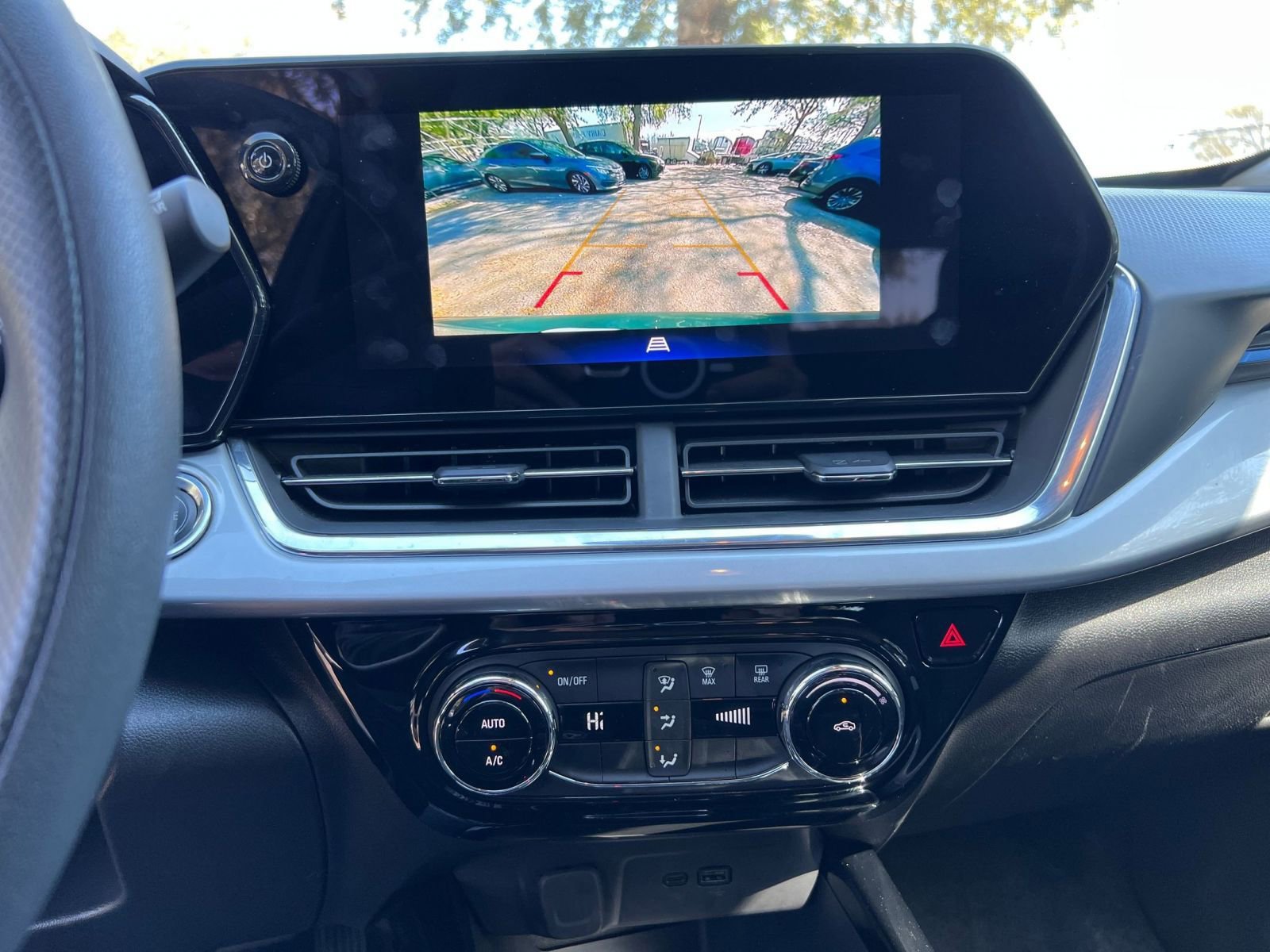 Thumbnail: 2025 Chevrolet Trax - 17